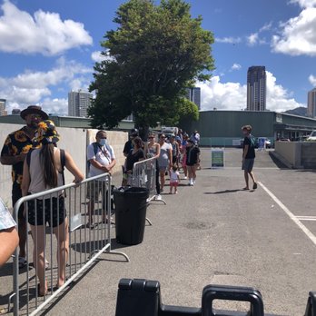 ‘Ōma’o Man - The usual long line. - Food Stands Near Me - Honolulu, Hawaii
