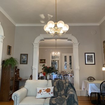 The McCall House - Parlor where we had breakfast - Hotels Near Me - Ashland, Oregon The McCall House - Parlor where we had breakfast - Hotels Near Me - Ashland, Oregon