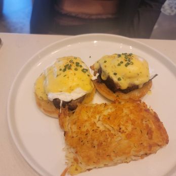 et al. - Eggs Benedict with Short Rib - Breakfast & Brunch Near Me - Honolulu, Hawaii et al. - Eggs Benedict with Short Rib - Breakfast & Brunch Near Me - Honolulu, Hawaii
