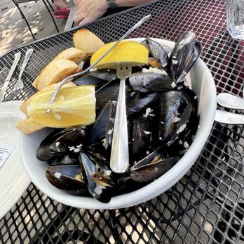 Sadler's Ordinary - Mussels Appetizer - American Near Me - Marlborough, Connecticut Sadler's Ordinary - Mussels Appetizer - American Near Me - Marlborough, Connecticut