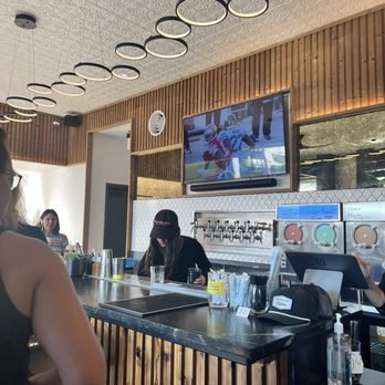 Phinney Station - Interior bar area - Cocktail Bars Near Me - Seattle, Washington