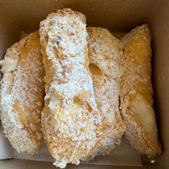 Bommarito Bakery - Cannolis - Bakeries Near Me - Saint Clair Shores, Michigan