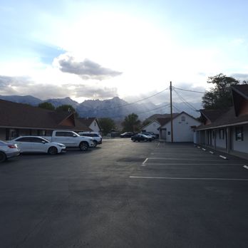 Best Western Plus Frontier Motel - Each room has one assigned parking spot. Mountain views. - Hotels Near Me - Lone Pine, California
