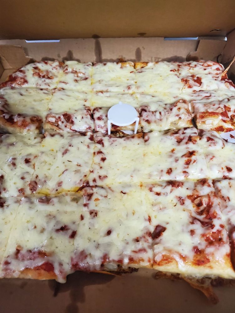 Food from Frog Pond Pub & Pizzeria