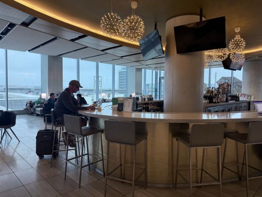 United Polaris Lounge by null