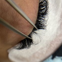 Saint Lash and Brow - Mega Volume Fan