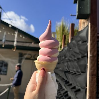 Meadowlark Dairy - Vanilla strawberry swirl - Ice Cream & Frozen Yogurt Near Me - Pleasanton, California Meadowlark Dairy - Vanilla strawberry swirl - Ice Cream & Frozen Yogurt Near Me - Pleasanton, California
