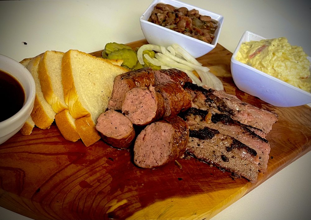 Li'L Armadillo Bar-B-Que & More Logo