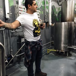 Juguetes Perdidos - Remera con él logo de Kill Your IPA (Cerveza en colaboración con Sir Hopper)