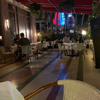 Full Bloom Vegan - Outdoor seating at this beautiful and delicious restaurant. - Vegan Near Me - Miami Beach, Florida