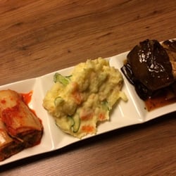 Izakaya Bueno - Kimuchi; Salada de batata; Nasu beringela com molho molho ponzu e umeboshi;