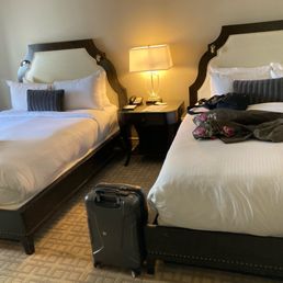 Space between queen bed Space between queen bed