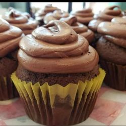 Sweetcakes bakery - Delicious chocolate  fudge cupcakes