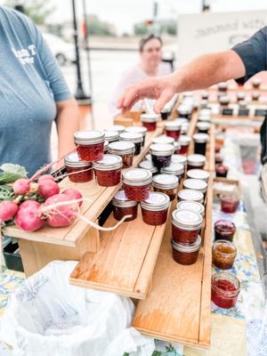 Des Moines' Downtown Farmers’ Market by null