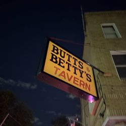 Butt's & Betty's Tavern - Outside