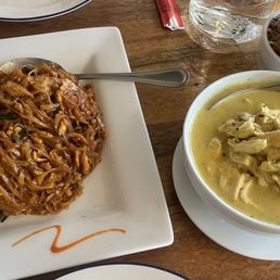 Pad Phad Thai & Yellow Curry - delicious!!!