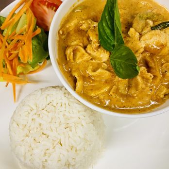 Dee Thai Restaurant - Lunch Panang Curry with chicken - Thai Near Me - Alpharetta, Georgia Dee Thai Restaurant - Lunch Panang Curry with chicken - Thai Near Me - Alpharetta, Georgia