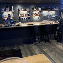 Oak & Alley - Back bar and eating area
