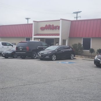 Mikes Crab House North - Parking and Front Entrance - Seafood Near Me - Pasadena, Maryland