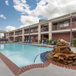 Best Western Inn of Brenham - Outdoor Pool