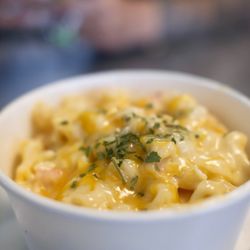 Da Kitchen Maui - Crab mac and cheese