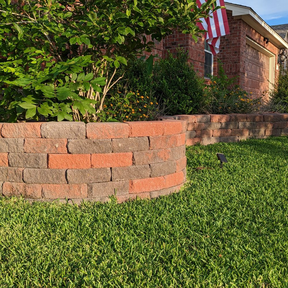 Delta Pavers - Brick pavers retaining wall - Masonry/Concrete Near Me