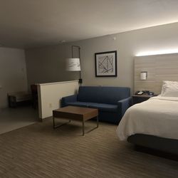 Holiday Inn Express & Suites Lewisburg