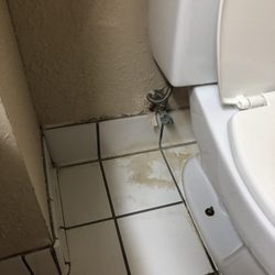 Econo Lodge Inn & Suites - Stain in bathroom