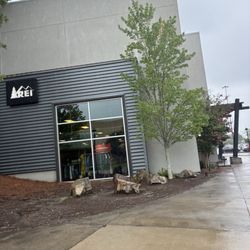 REI, Carolina Place