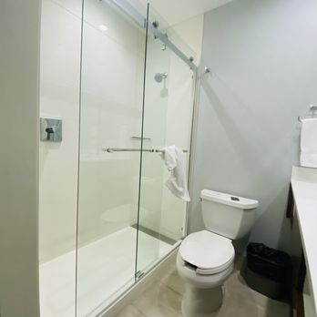 Pasadena Rose & Crown Hotel - Shower - Hotels Near Me - Pasadena, California Pasadena Rose & Crown Hotel - Shower - Hotels Near Me - Pasadena, California