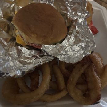 Kewanee One Stop - Regular Cheeseburger and Onion Rings - Barbeque Near Me - Toomsuba, Mississippi Kewanee One Stop - Regular Cheeseburger and Onion Rings - Barbeque Near Me - Toomsuba, Mississippi
