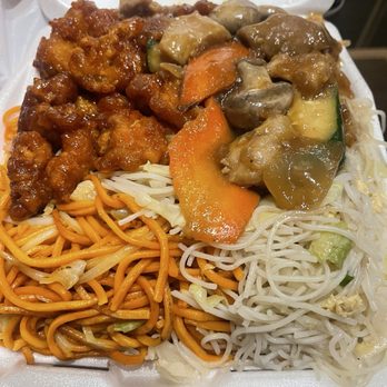 Chinatown Express - Rice noodles House Chow Mein Orange Chicken Mushroom Chicken - Chinese Near Me - Culver City, California Chinatown Express - Rice noodles House Chow Mein Orange Chicken Mushroom Chicken - Chinese Near Me - Culver City, California