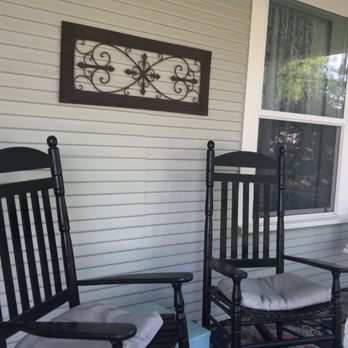 Brenham House Bed and Breakfast - Rocking Chairs grace the front porch - Bed & Breakfast Near Me - Brenham, Texas Brenham House Bed and Breakfast - Rocking Chairs grace the front porch - Bed & Breakfast Near Me - Brenham, Texas