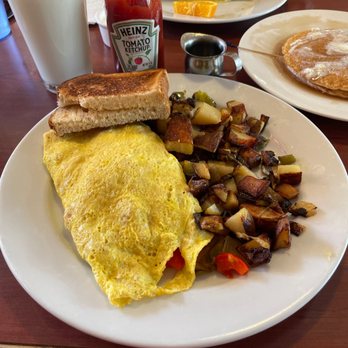 Creekside Garden Cafe - Breakfast & Brunch Near Me - Cambria, California