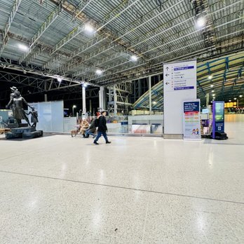 London Waterloo Station - Inside Waterloo station - Train Stations Near Me - Lambeth, XGL