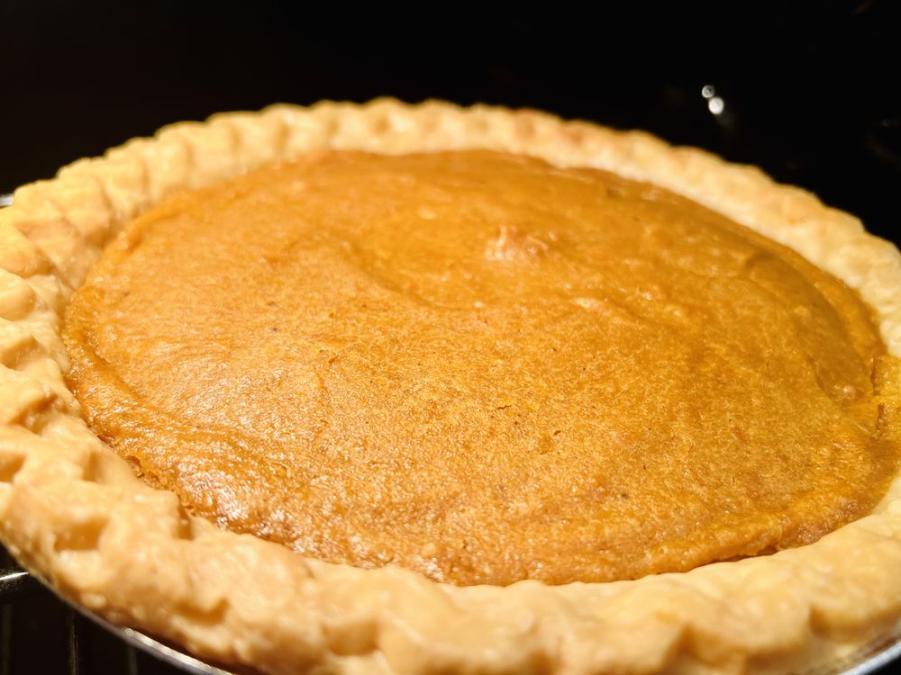 Kiss My Kakes Kobbler and Buns Logo