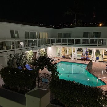 Capri Laguna - Main deck overlooking the pool. Very cool . I felt like I was in a old Hollywood film - Hotels Near Me - Laguna Beach, California Capri Laguna - Main deck overlooking the pool. Very cool . I felt like I was in a old Hollywood film - Hotels Near Me - Laguna Beach, California