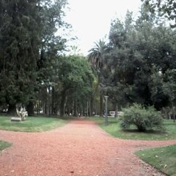 Plaza López - Caminos de polvo de ladrillo - Public Plazas Near Me - Rosario, S