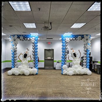 Designs By Cupid - Christmas Display for UNFI Richmond - Balloon Services Near Me Designs By Cupid - Christmas Display for UNFI Richmond - Balloon Services Near Me