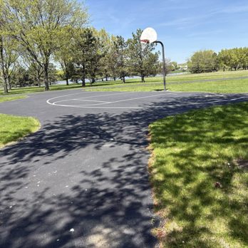 Harbor Springs Park - Basketball - Parks Near Me - Aurora, Illinois
