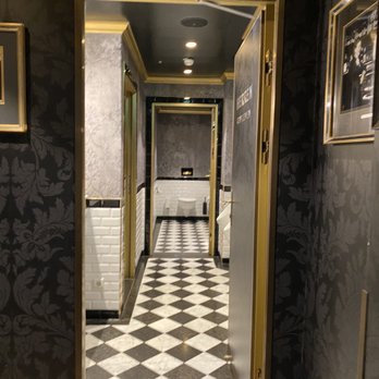 Sacher Eck - Bathroom - Cafes Near Me - Vienna, 9