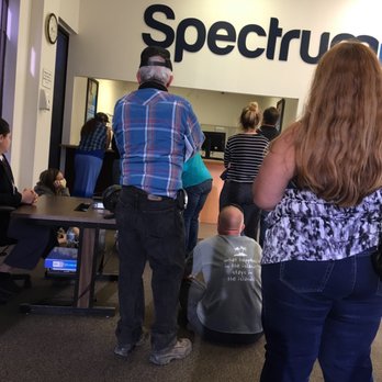 Spectrum - Long line only one employee working, there's people that have been standing in line for 50mins. Line goes outside doors. - Television Service Providers Near Me - Lake Elsinore, California Spectrum - Long line only one employee working, there's people that have been standing in line for 50mins. Line goes outside doors. - Television Service Providers Near Me - Lake Elsinore, California