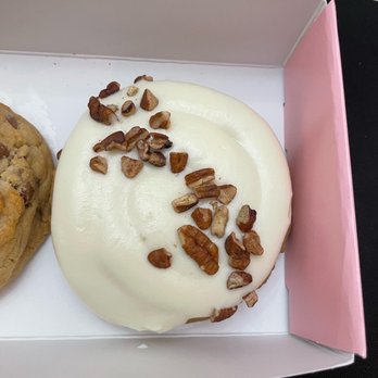 Crumbl - Kendall - Carrot cake - Bakeries Near Me - Miami, Florida