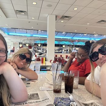 Sunliner Diner - Diners Near Me - Pigeon Forge, Tennessee Sunliner Diner - Diners Near Me - Pigeon Forge, Tennessee