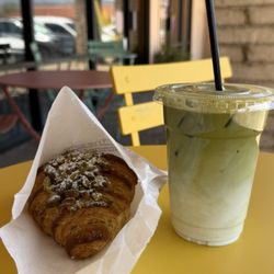 Cafe Francais Boulangerie et Patisserie