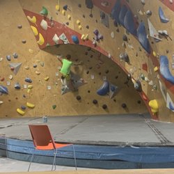 The BLOC climbing+fitness - Bouldering
