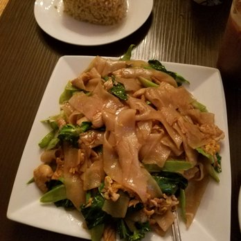 Nine & Nine Thai Kitchen - Chicken pad see ew. So good!! - Thai Near Me - Pasadena, California Nine & Nine Thai Kitchen - Chicken pad see ew. So good!! - Thai Near Me - Pasadena, California