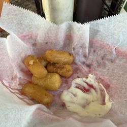 Kleeman's Bar & Grill LLC - Some curds (we ate the others :})