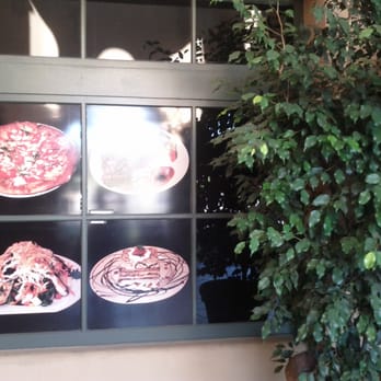 D'Lish - front windows - Pizza Near Me - Chula Vista, California