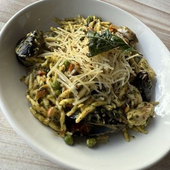 Elliott's Oyster House - Seafood Pasta - Seafood Near Me - Seattle, Washington